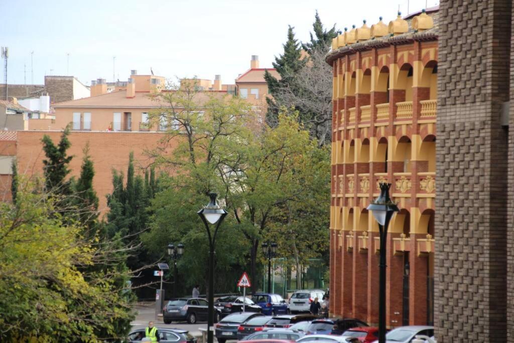 Amplio Apartamento Plaza De Toros Сарагоса Екстериор снимка